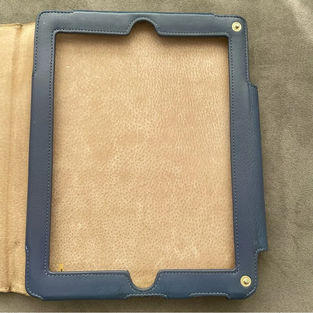 Tory Burch leather ipad case (fits 2,3 and 4) - Picture 10 of 11